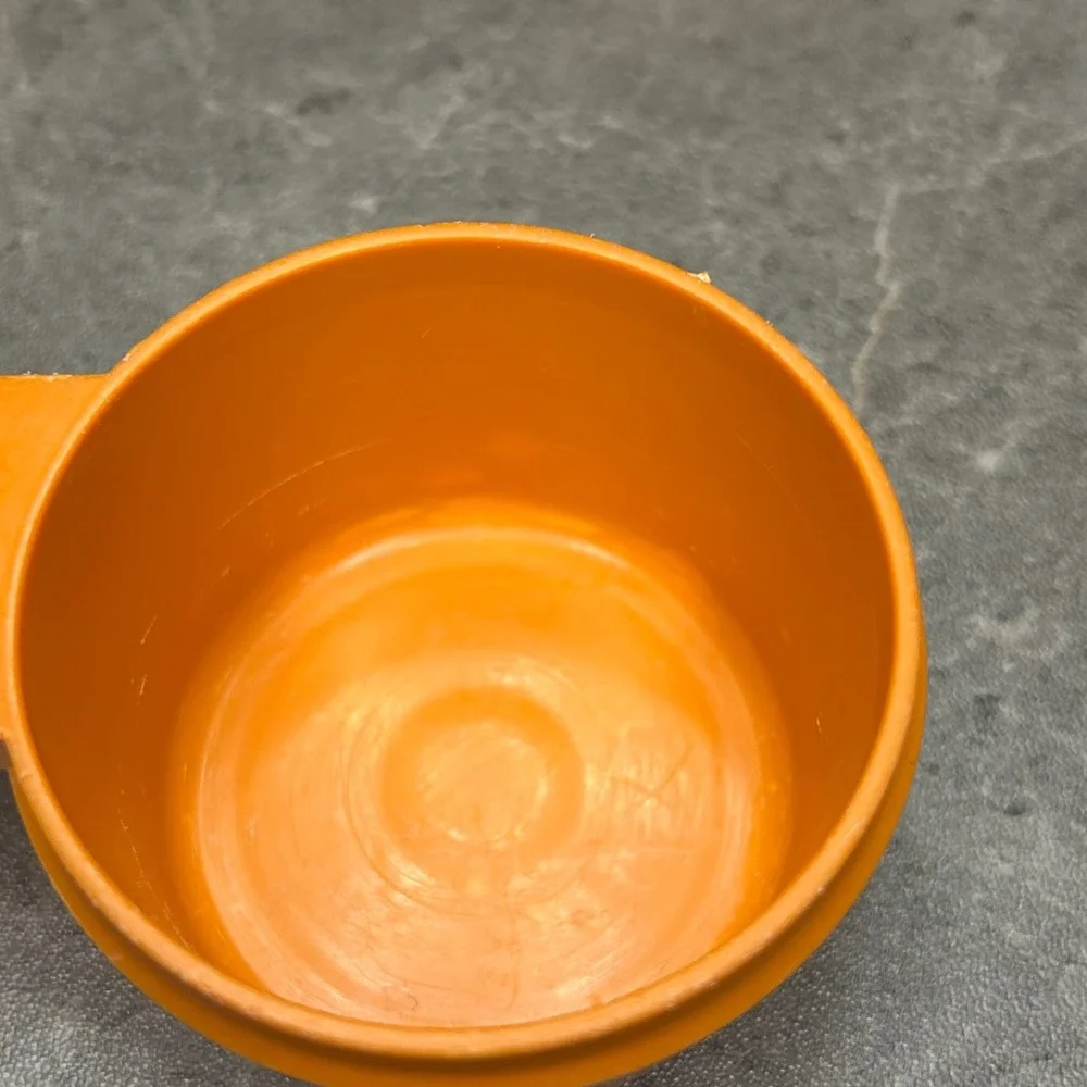 Tupperware vintage measuring